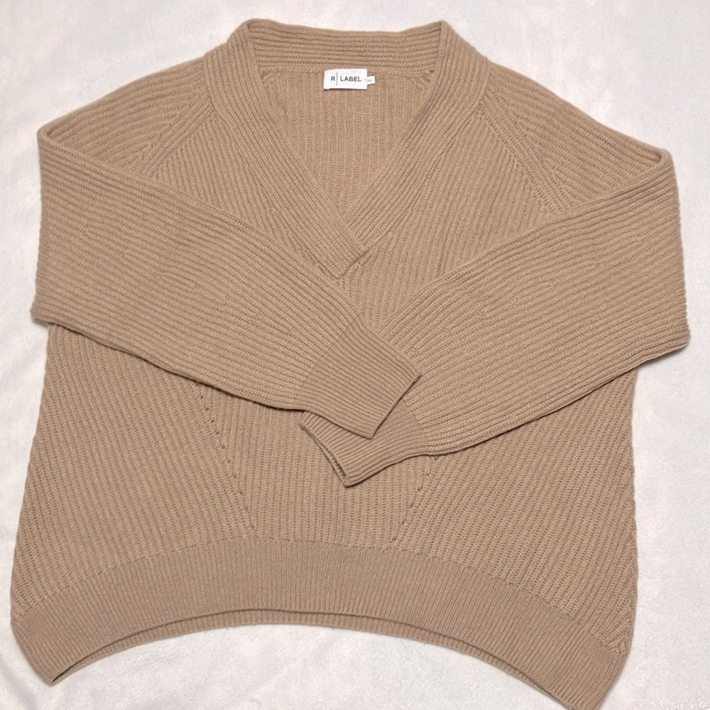 R Label Chunky V-neck Wool and Cashmere Sweater